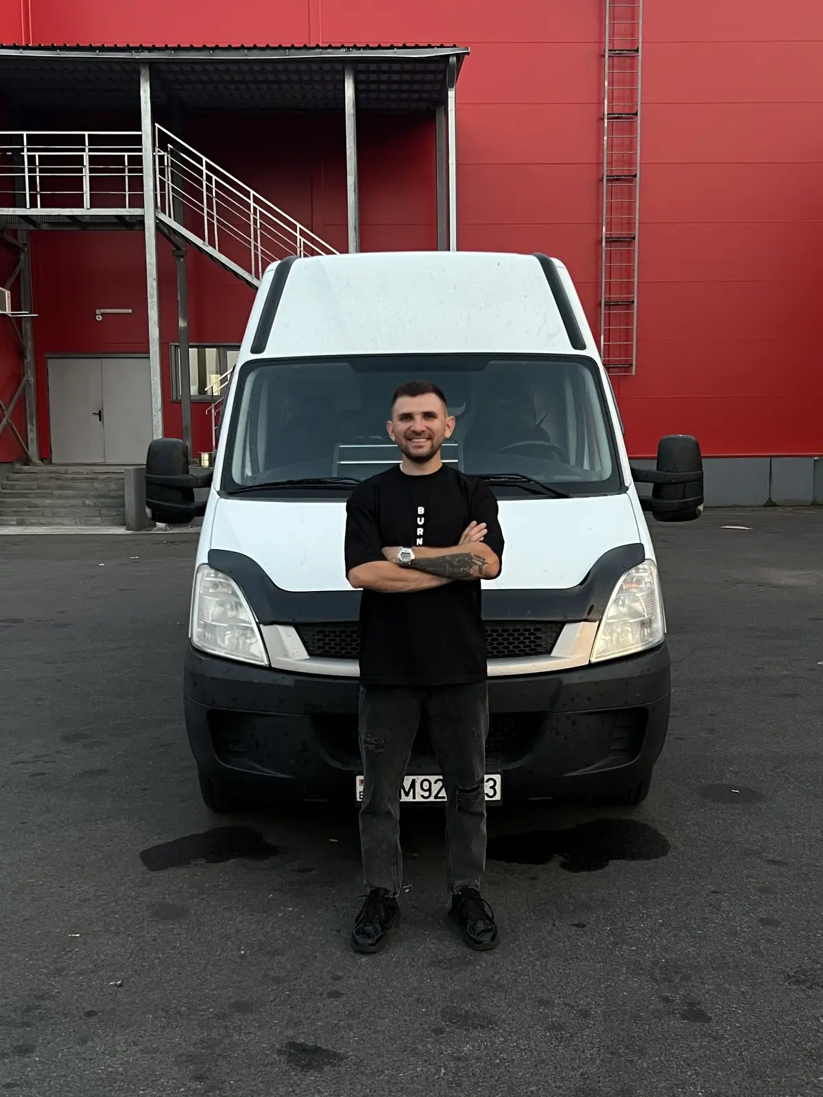 Водитель «Груз+» у цельнометаллического фургона IVECO Daily